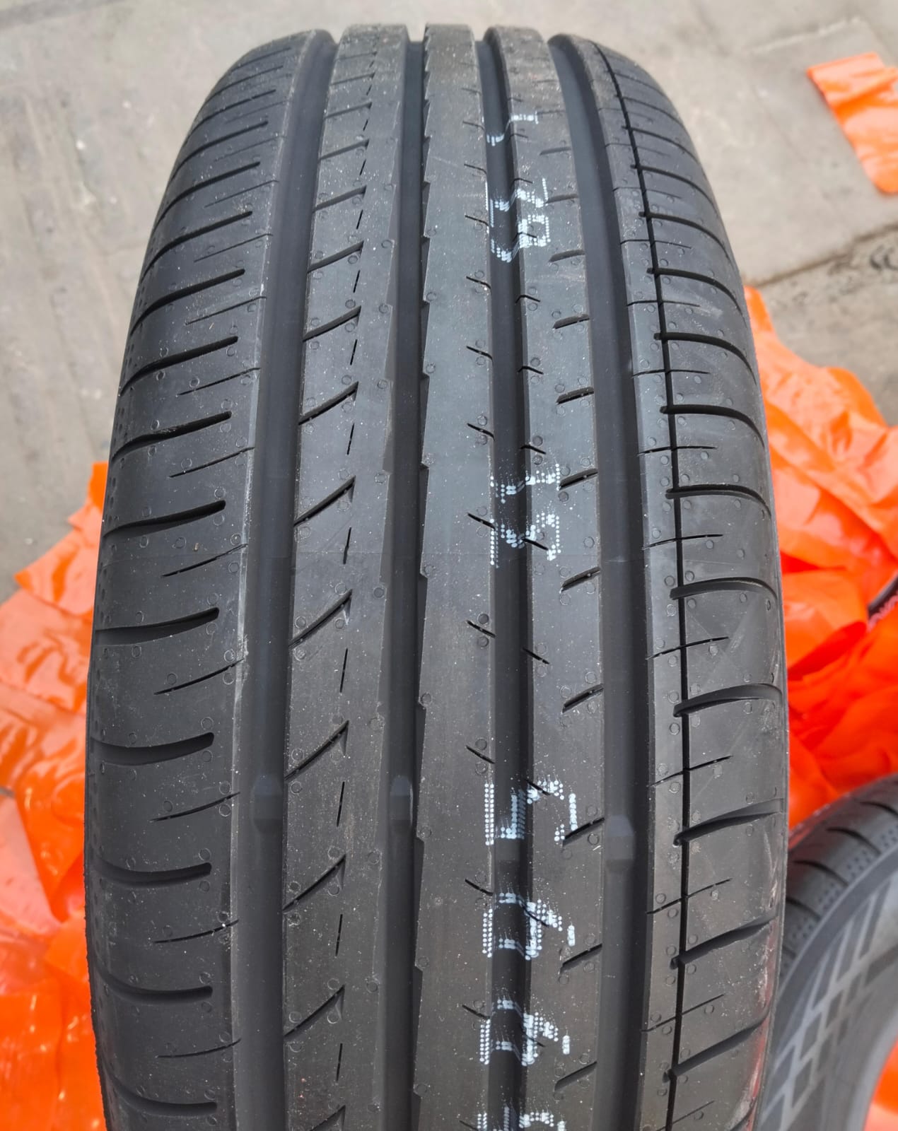 Yokohama BluEarth AE51 195/65R15 91H (JAPAN)