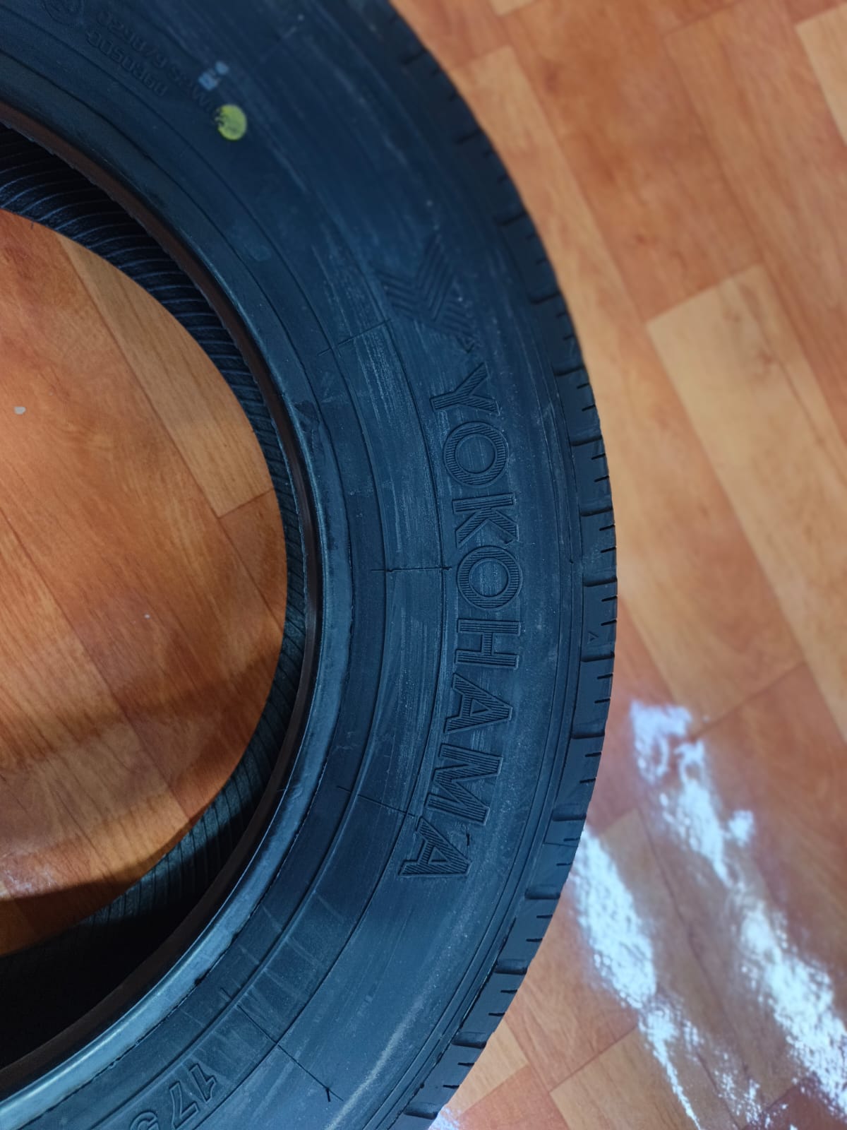 Yokohama LT151R 175/75R15
103/101L BL TL